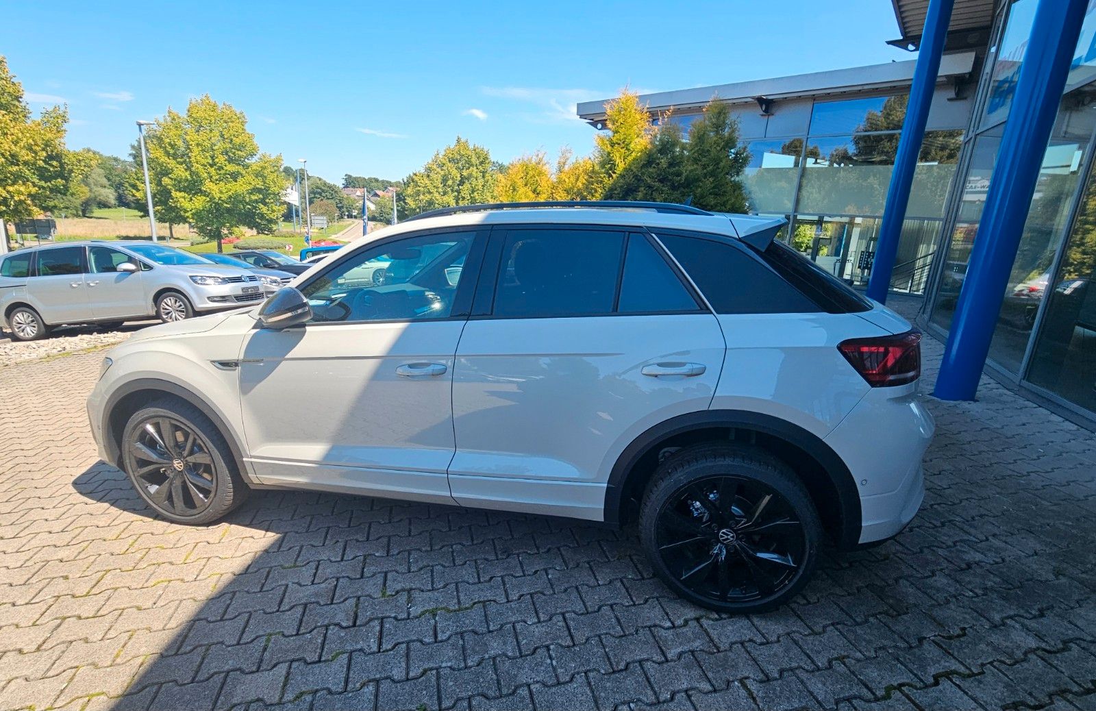 Mehr über den Artikel erfahren Volkswagen T-Roc 1.5 TSI DSG R-Line,Panorama,Assistenzp