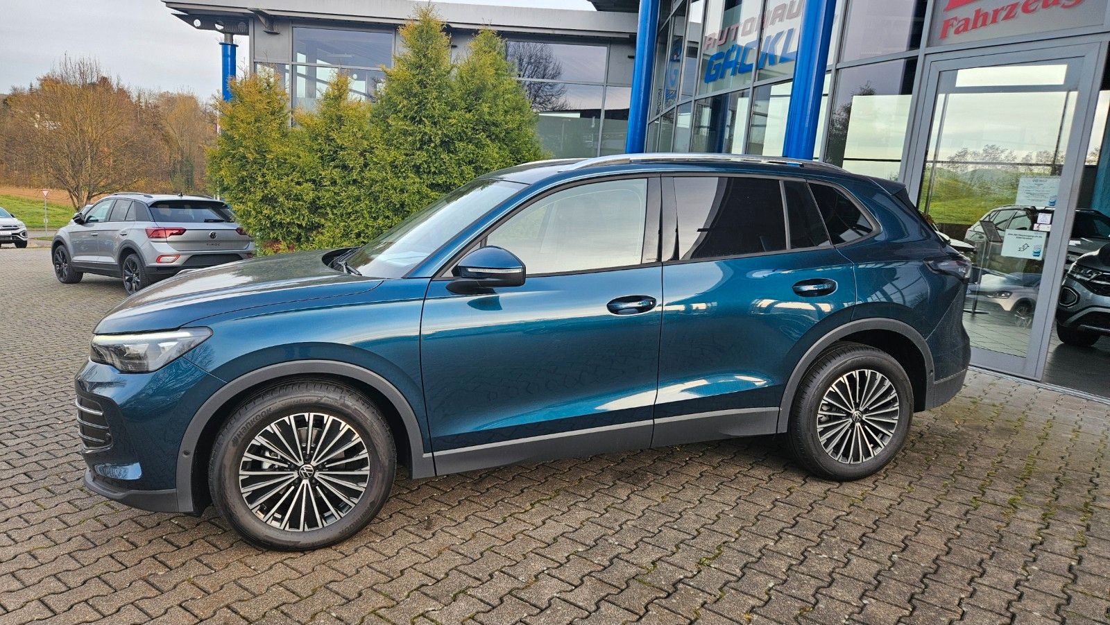 Mehr über den Artikel erfahren Volkswagen Tiguan 1.5 eTSI OPF DSG People,AHK,Komfortp,LED+